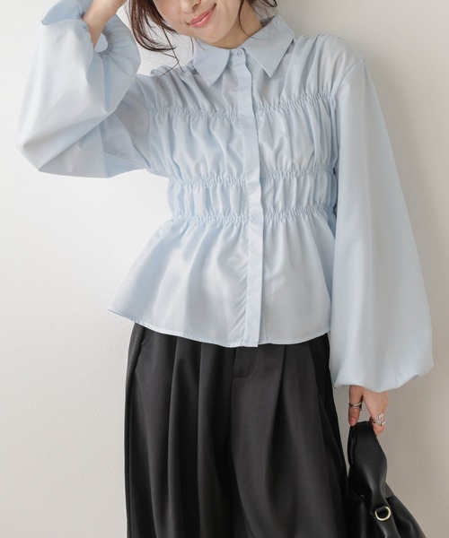 AMELY(エミリー)の「シャーリングギャザー ブラウス(シャツ/ブラウス・レディース・ブラック/ブルー/ホワイト・フリー)」の14枚目の写真