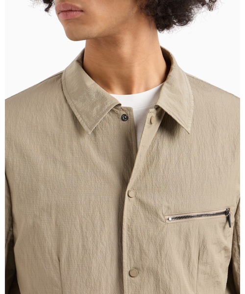 ARMANI EXCHANGE(アルマーニエクスチェンジ)の「【A|X アルマーニ エクスチェンジ】ナイロンシアサッカー シャツネックジャケット(テーラードジャケット・メンズ・ベージュ・34inch/44/42/38/36)」の3枚目の写真