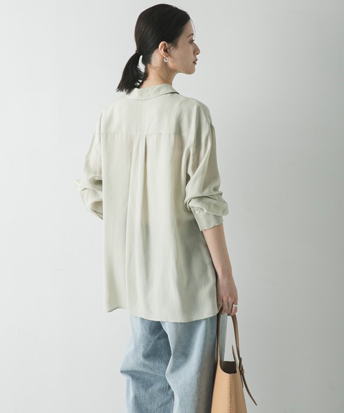 URBAN RESEARCH（アーバンリサーチ）の「キュプラシャツ（シャツ/ブラウス・レディース・チャコールグレー/オフホワイト/ライトベージュ・FREE）」の8枚目の写真