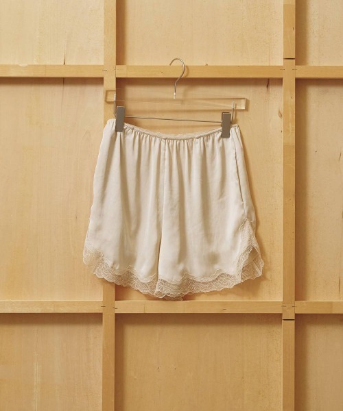 TODAYFUL(トゥデイフル)の「TODAYFUL Satin Lace Halfpants サテンレースハーフパンツ/12610722(その他パンツ・レディース・ミント/ブラック/アイボリー・36)」の13枚目の写真