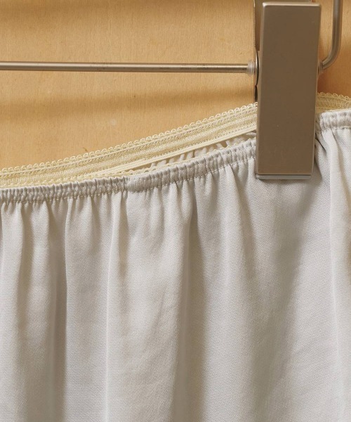 TODAYFUL(トゥデイフル)の「TODAYFUL Satin Lace Halfpants サテンレースハーフパンツ/12610722(その他パンツ・レディース・ミント/ブラック/アイボリー・36)」の14枚目の写真