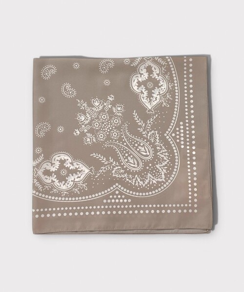 GLOSTER（グロスター）の「【イタリア製】バンダナ柄ペイズリースカーフ（バンダナ/スカーフ・メンズ・グレイッシュベージュ/オレンジ/ネイビー/ミント・FREE）」の2枚目の写真