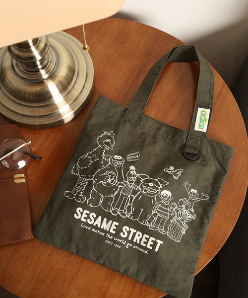 SESAME STREET(セサミストリート)の「SESAME STREET セサミストリート ミニフラットトートバッグ(トートバッグ・レディース・イエロー/カーキ/レッド・FREE)」の2枚目の写真
