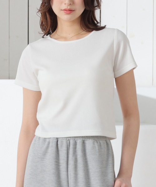 Honeys(ハニーズ)の「コンパクトトップス(Tシャツ/カットソー・レディース・レッド/ホワイト/モカ/ブラック/ブルー・S/M/L)」の2枚目の写真