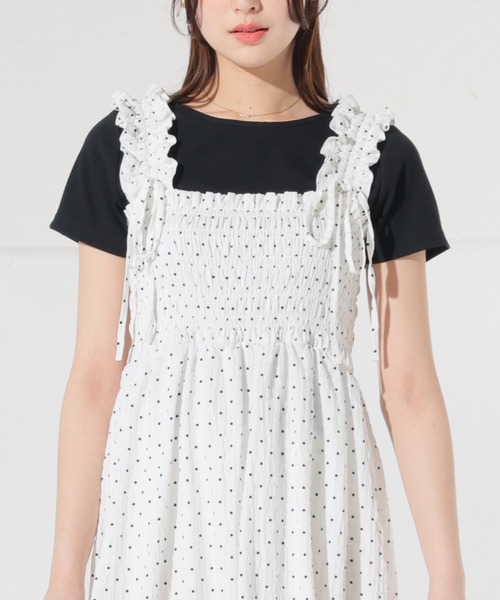 Honeys(ハニーズ)の「コンパクトトップス(Tシャツ/カットソー・レディース・レッド/ホワイト/モカ/ブラック/ブルー・S/M/L)」の3枚目の写真