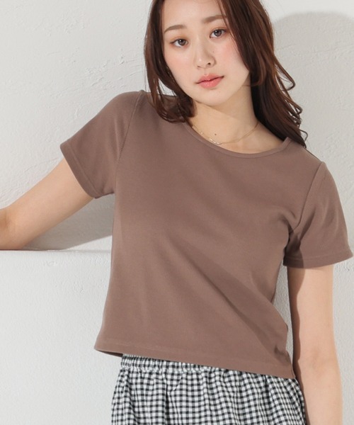 Honeys(ハニーズ)の「コンパクトトップス(Tシャツ/カットソー・レディース・レッド/ホワイト/モカ/ブラック/ブルー・S/M/L)」の4枚目の写真