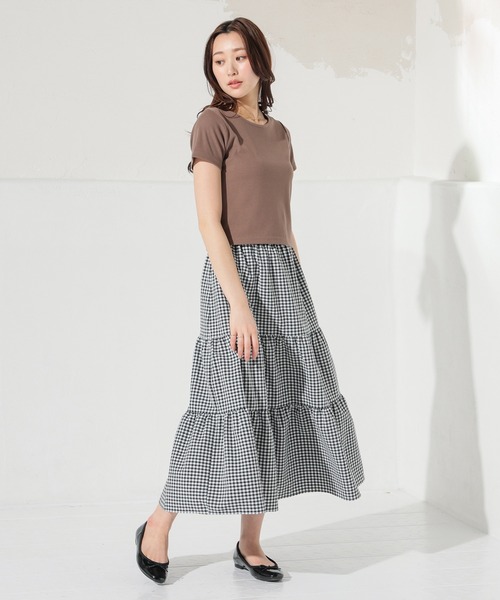 Honeys(ハニーズ)の「コンパクトトップス(Tシャツ/カットソー・レディース・レッド/ホワイト/モカ/ブラック/ブルー・S/M/L)」の16枚目の写真