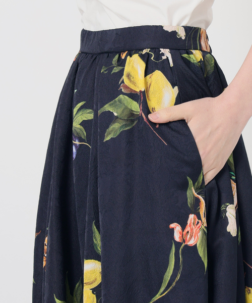 La TOTALITE（ラトータリテ）の「《追加》【洗える】ボタニカルプリントスカート（スカート・レディース・ネイビー/ホワイト・38/36）」の17枚目の写真