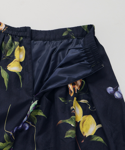 La TOTALITE（ラトータリテ）の「《追加》【洗える】ボタニカルプリントスカート（スカート・レディース・ネイビー/ホワイト・38/36）」の19枚目の写真