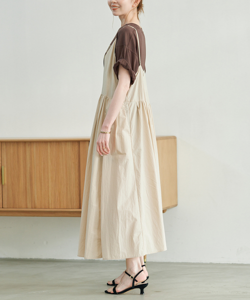 SLOBE IENA(スローブイエナ)の「タフタキャミワンピース(ワンピース・レディース・ブラック/ベージュ・FREE)」の17枚目の写真