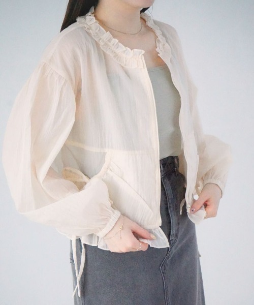 flower（フラワー）の「ギャザーポケットジャケット（ナイロンジャケット・レディース・ホワイト/アイボリー・FREE）」の2枚目の写真