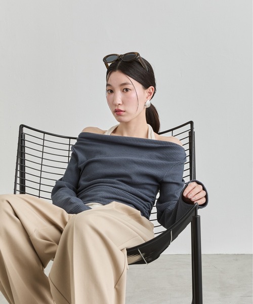 NUJOH（ヌゾ）の「Off-Shoulder Rib Top / オフショルダーリブトップス（Tシャツ/カットソー・レディース・ライトブルー/ブラック/チャコールグレー・FREE）」の3枚目の写真