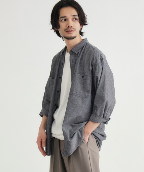 Right-on（ライトオン）の「【PLUS ONE】シャンブレー七分袖シャツ（シャツ/ブラウス・メンズ・ブラック/ライトインディゴブルー・M/L/XL/S）」の2枚目の写真