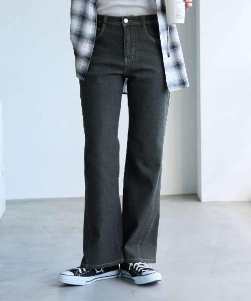 BELLUNA(ベルーナ)の「細見せ!セミフレア―デニムパンツ73丈(デニムパンツ・レディース・インディゴブルー/ライトブルー/グレー系・X-LARGE/LARGE/MEDIUM)」の17枚目の写真