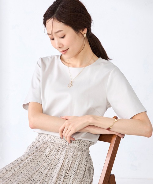 GALLORIA(ギャローリア)の「【キレメクカットソー】UVカット・接触冷感 クルーネックTシャツ(Tシャツ/カットソー・レディース・ネイビー/ライトグレー/オフホワイト/ライトパープル・L/M/LL/S)」の3枚目の写真