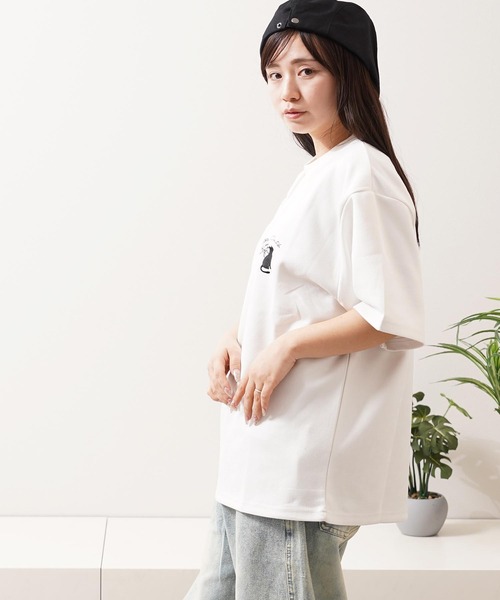 1111clothing(ワンフォークロージング)の「ガール&ネコ フェイクスエード ルーズTee / Girls & Cats Faux Suede Loose-Fit T-Shirt(Tシャツ/カットソー・メンズ・オフホワイト/グレー/ブラック・L/M)」の8枚目の写真