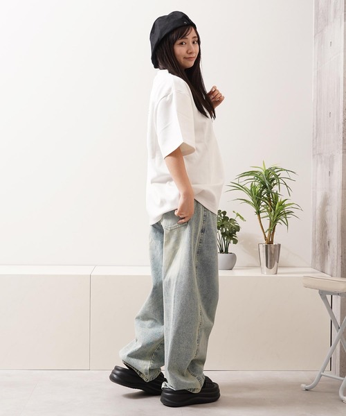1111clothing(ワンフォークロージング)の「ガール&ネコ フェイクスエード ルーズTee / Girls & Cats Faux Suede Loose-Fit T-Shirt(Tシャツ/カットソー・メンズ・オフホワイト/グレー/ブラック・L/M)」の12枚目の写真