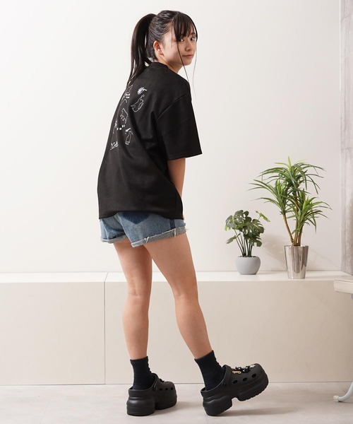 1111clothing(ワンフォークロージング)の「ガール&ネコ フェイクスエード ルーズTee / Girls & Cats Faux Suede Loose-Fit T-Shirt(Tシャツ/カットソー・メンズ・オフホワイト/グレー/ブラック・L/M)」の17枚目の写真