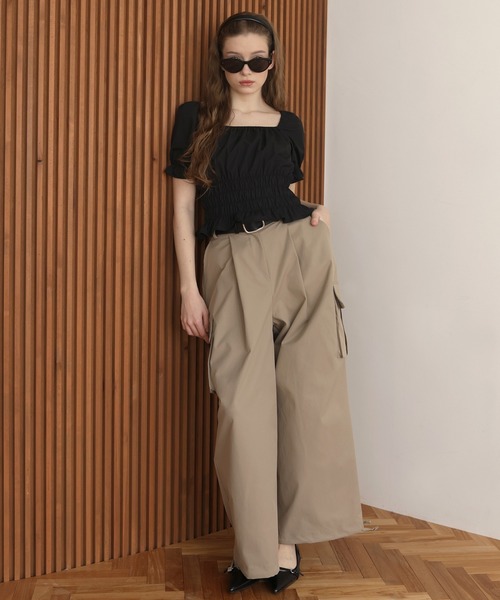 Mili affinity（ミリアフィニティー）の「2WAYシャーリングオフショルシャツブラウス（Tシャツ/カットソー・レディース・イエロー/ブルー/オフホワイト/ブラック・FREE）」の9枚目の写真