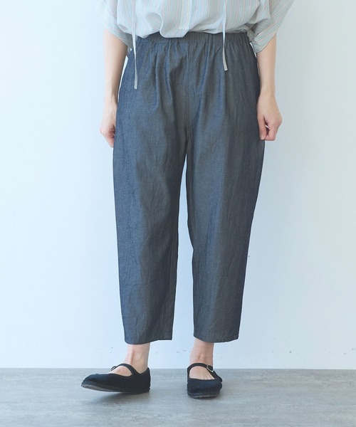 yuni(ユニ )の「R/C soft denim relax cropped pants(デニムパンツ・レディース・ネイビー・フリー)」の6枚目の写真