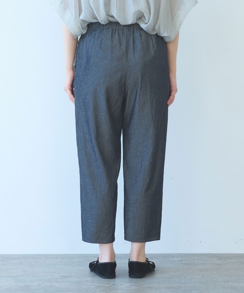 yuni(ユニ )の「R/C soft denim relax cropped pants(デニムパンツ・レディース・ネイビー・フリー)」の9枚目の写真