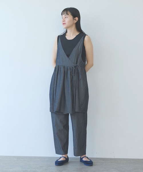 yuni(ユニ )の「R/C soft denim relax cropped pants(デニムパンツ・レディース・ネイビー・フリー)」の2枚目の写真