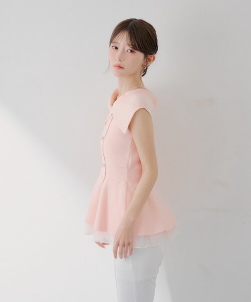 Chico(チコ)の「【SALON by Chico】オフショルレイヤードペプラムニット(ニット/セーター・レディース・ピンク/アイボリー/ブラック・FREE)」の6枚目の写真