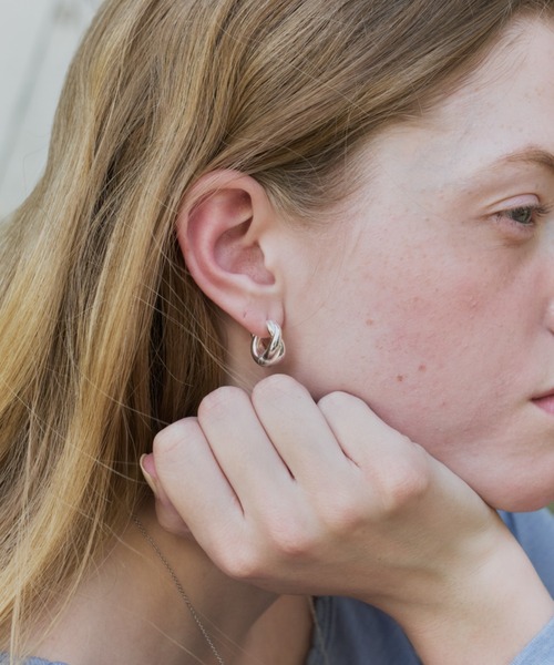 GIUNON(ジウノン)の「nickel free twist pierce / ニッケルフリーツイストピアス(ピアス(両耳用)・レディース・シルバー/ゴールド・FREE)」の8枚目の写真