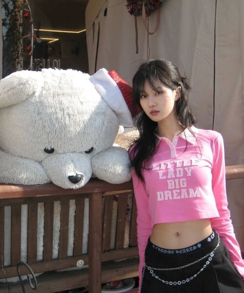 YOUHEE(ユヒ)の「LETTERING LONG SLEEVE PK T-SHIRTS_PINK(Tシャツ/カットソー・レディース・その他・SMALL/MEDIUM)」の11枚目の写真