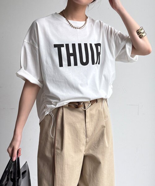 DouDou(ドゥドゥ)の「【WEB限定】サイドドロストロゴTEE(Tシャツ/カットソー・レディース・ブラック/オフホワイト/グレー・FREE)」の2枚目の写真
