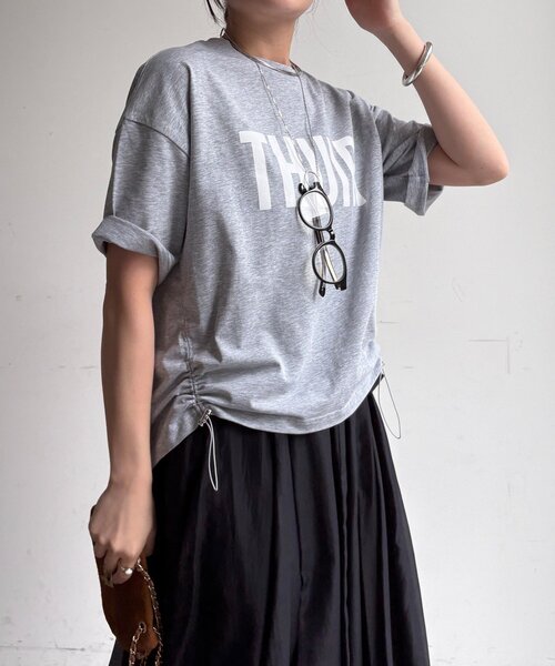 DouDou(ドゥドゥ)の「【WEB限定】サイドドロストロゴTEE(Tシャツ/カットソー・レディース・ブラック/オフホワイト/グレー・FREE)」の9枚目の写真