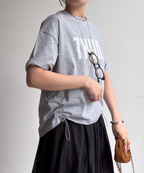 DouDou(ドゥドゥ)の「【WEB限定】サイドドロストロゴTEE(Tシャツ/カットソー・レディース・ブラック/オフホワイト/グレー・FREE)」の12枚目の写真