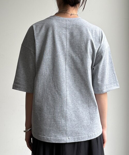 DouDou(ドゥドゥ)の「【WEB限定】サイドドロストロゴTEE(Tシャツ/カットソー・レディース・ブラック/オフホワイト/グレー・FREE)」の16枚目の写真