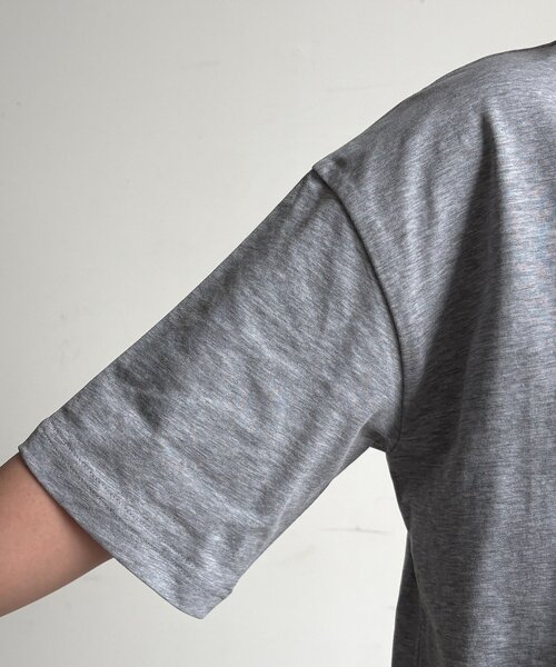 DouDou(ドゥドゥ)の「【WEB限定】サイドドロストロゴTEE(Tシャツ/カットソー・レディース・ブラック/オフホワイト/グレー・FREE)」の19枚目の写真