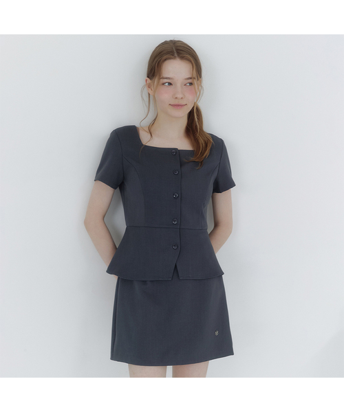 MICANE(ミケーネ)の「エルペプラムブラウス(シャツ/ブラウス・レディース・ブラック/チャコール・SMALL/MEDIUM/LARGE/X-LARGE/XX-LARGE)」の1枚目の写真