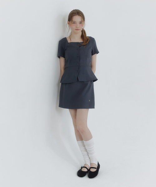 MICANE(ミケーネ)の「エルペプラムブラウス(シャツ/ブラウス・レディース・ブラック/チャコール・SMALL/MEDIUM/LARGE/X-LARGE/XX-LARGE)」の4枚目の写真