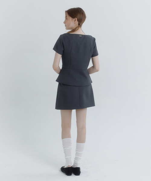MICANE(ミケーネ)の「エルペプラムブラウス(シャツ/ブラウス・レディース・ブラック/チャコール・SMALL/MEDIUM/LARGE/X-LARGE/XX-LARGE)」の5枚目の写真