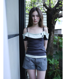 UGLY SHADOW（アグリーシャドウ）の「BUTTON CONTRAST OFF-SHOULDER(CHARCOAL)（Tシャツ/カットソー）」