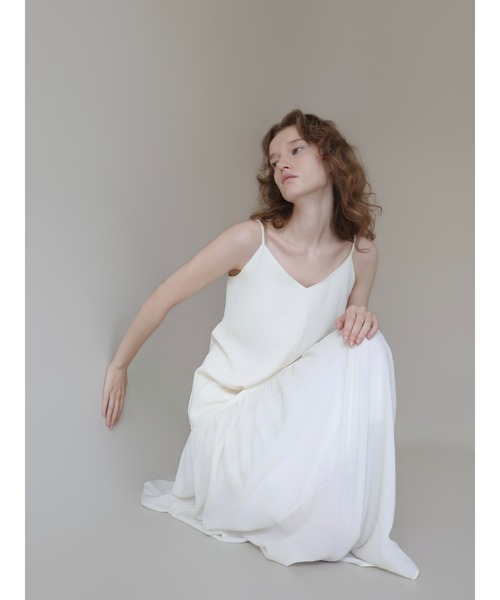NOWNS(ナウンス)の「Nadine | Tiered cami dress(ワンピース・レディース・アイボリー/ブラック・FREE)」の2枚目の写真