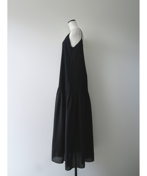 NOWNS(ナウンス)の「Nadine | Tiered cami dress(ワンピース・レディース・アイボリー/ブラック・FREE)」の6枚目の写真