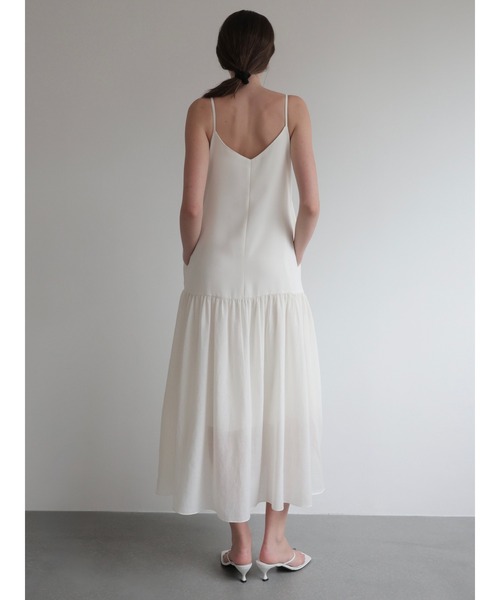 NOWNS(ナウンス)の「Nadine | Tiered cami dress(ワンピース・レディース・アイボリー/ブラック・FREE)」の10枚目の写真