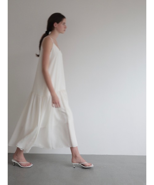 NOWNS(ナウンス)の「Nadine | Tiered cami dress(ワンピース・レディース・アイボリー/ブラック・FREE)」の11枚目の写真