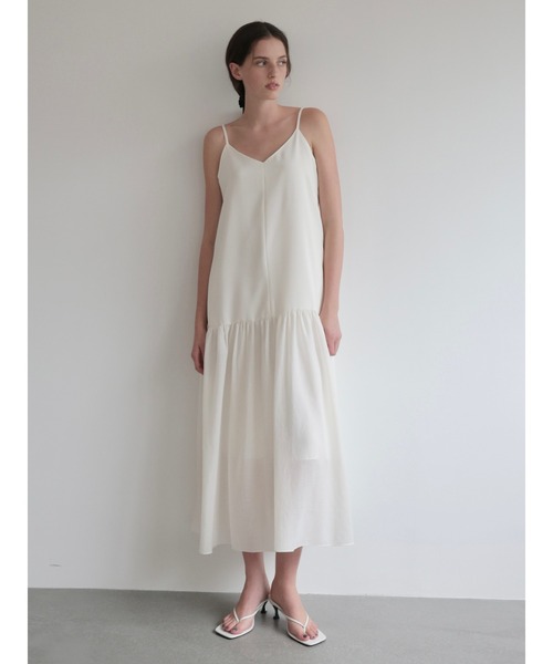 NOWNS(ナウンス)の「Nadine | Tiered cami dress(ワンピース・レディース・アイボリー/ブラック・FREE)」の9枚目の写真