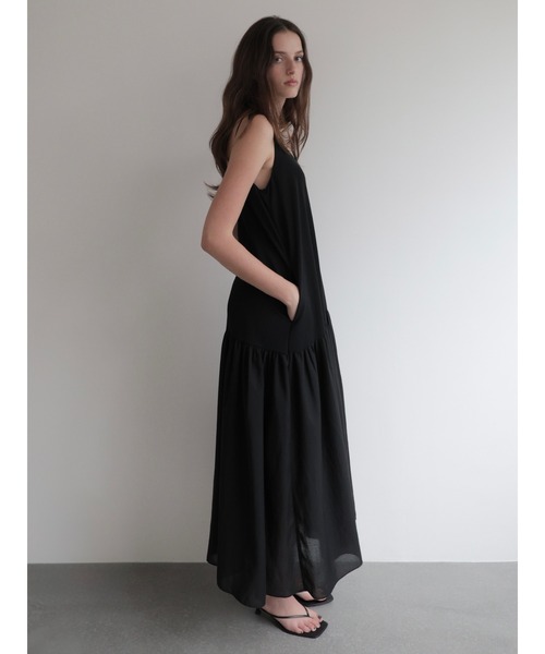 NOWNS(ナウンス)の「Nadine | Tiered cami dress(ワンピース・レディース・アイボリー/ブラック・FREE)」の13枚目の写真