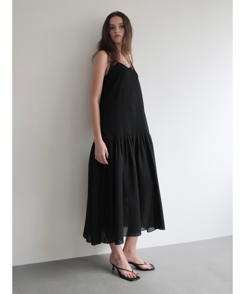 NOWNS(ナウンス)の「Nadine | Tiered cami dress(ワンピース・レディース・アイボリー/ブラック・FREE)」の14枚目の写真