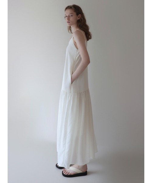 NOWNS(ナウンス)の「Nadine | Tiered cami dress(ワンピース・レディース・アイボリー/ブラック・FREE)」の18枚目の写真