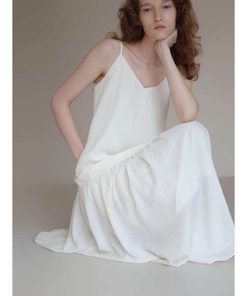 NOWNS(ナウンス)の「Nadine | Tiered cami dress(ワンピース・レディース・アイボリー/ブラック・FREE)」の19枚目の写真