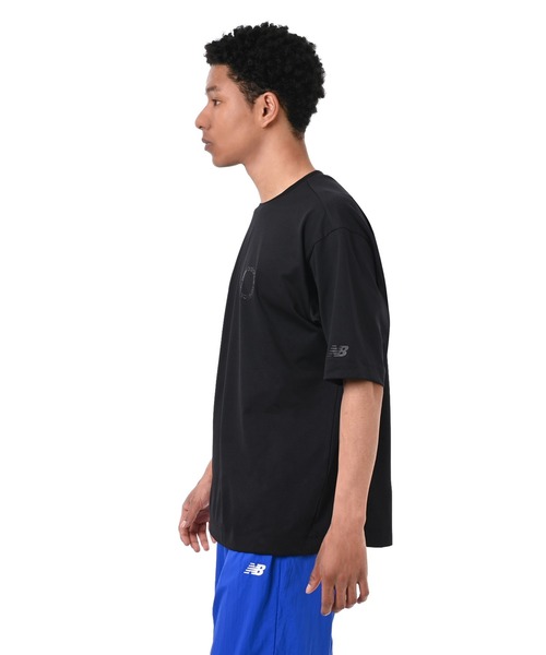 NEW BALANCE(ニューバランス)の「ファンクショナルリラックスドフィットショートスリーブTシャツ(Tシャツ/カットソー・メンズ・ダークグリーン/ブラック・XX-LARGE/X-LARGE/LARGE/MEDIUM/SMALL)」の12枚目の写真