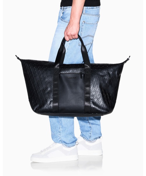 ARMANI EXCHANGE(アルマーニエクスチェンジ)の「【A|X アルマーニ エクスチェンジ】<オンライン限定>オールオーバーロゴ ダッフルバッグ/ボストンバッグ(ボストンバッグ・メンズ・ブラック・FREE)」の7枚目の写真