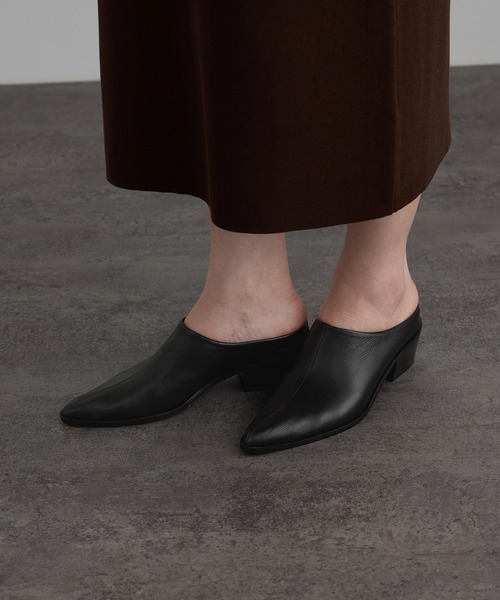 SALON adam et rope'(サロン アダム エ ロペ)の「【W S(ドゥーブル)】ミドルヒールレザーミュール(その他シューズ・レディース・ダークブラウン/ブラック・37/36/38)」の3枚目の写真